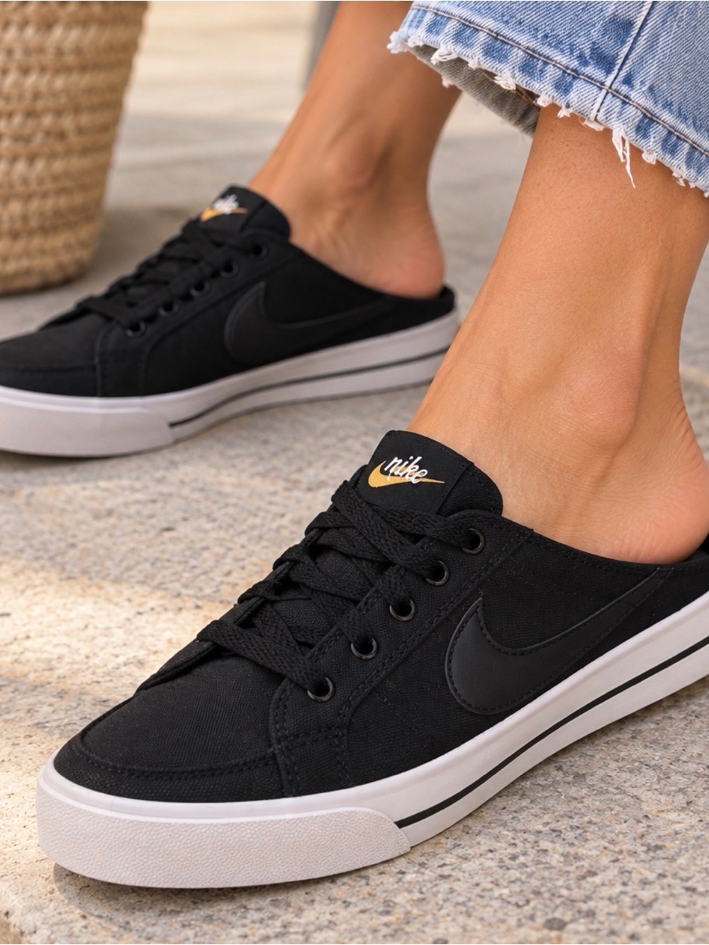 Nike Women’s Court Legacy Mule Black White Slip On, sz 11